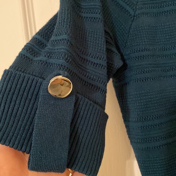 Cute sweater with textured striping - Picture 2 of 2